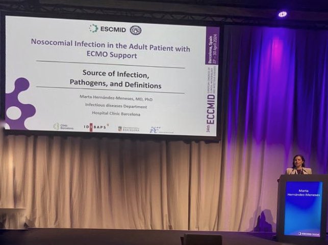Our colleague @mhdezmeneses giving his presentation “Source of infection, pathogens and definitions” in the session about nosocomial infection in the adult patient with ECMO support #ESCMIDGlobal2024 @hospitalclinic @IETeamClinicBCN