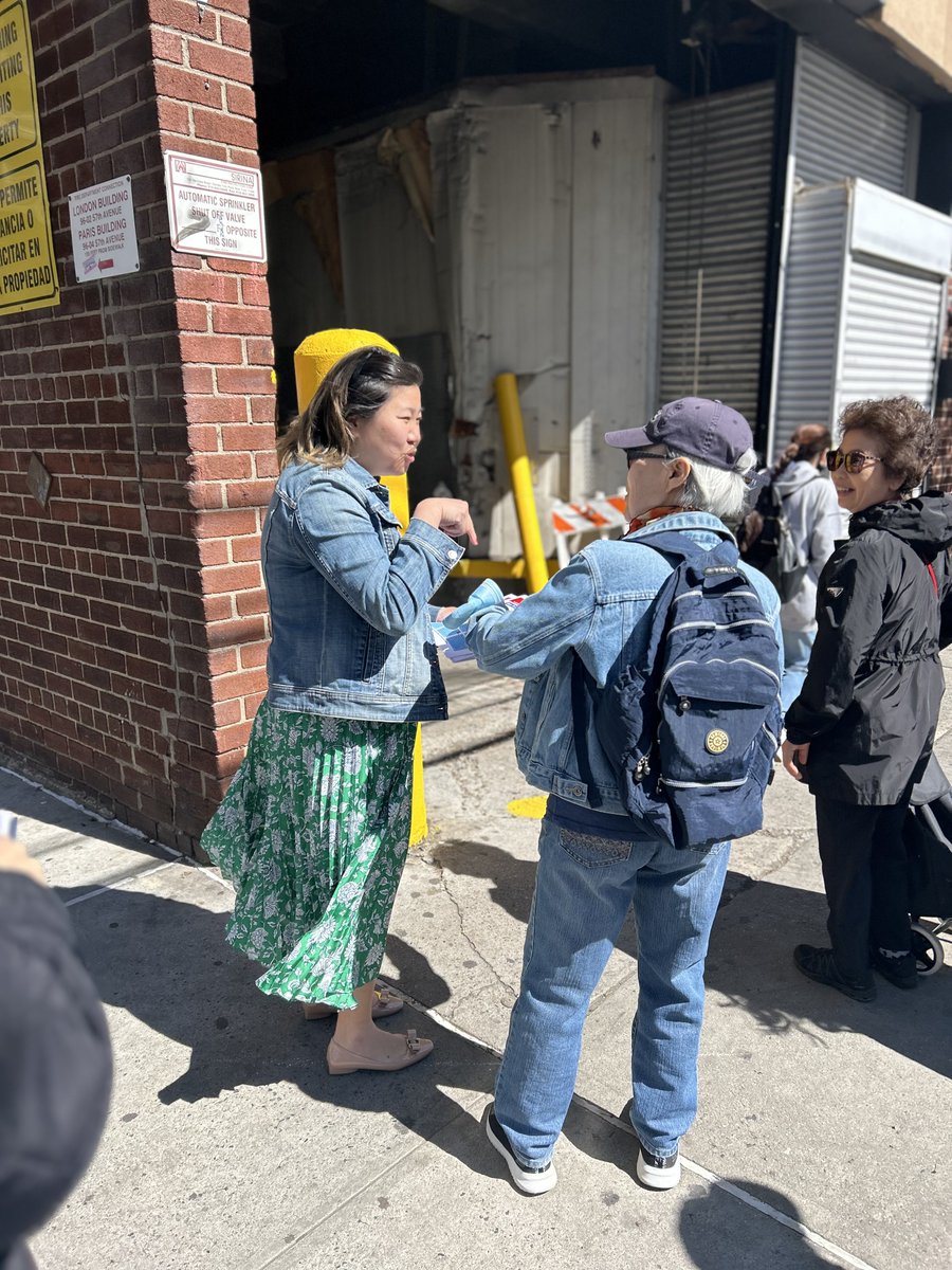 It was great to be out and about in the LeFrak City community meeting residents & chatting with constituents! Need assistance with a federal agency like the VA, Social Security, IRS, USCIS, US Passport Agency, & more? My office is here to help. Give us a call at (718) 358-MENG.