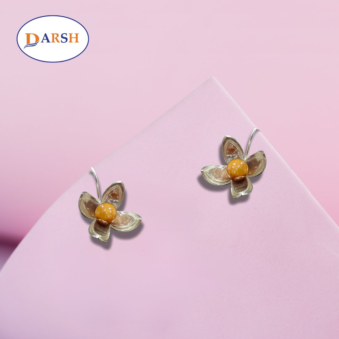 Blooming beauty with a hidden treasure! ✨  Our silver floral earrings boast a captivating design with a secret center stone.
DM for price and other details or call us : 9887293517

#SilverEarrings #DarshSilverJaipur #darshsilver #earrings #silverearrings #floralearrings
