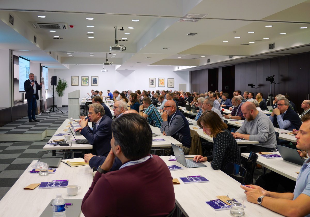 eINFRA_CZ's tweet image. Druhý ročník konference e-INFRA CZ začal! Cílem akce je během dvou dnů seznámit uživatele @CESNET_cz, @IT4Innovations a CERIT-SC s aktuální nabídkou služeb e-INFRA CZ.
#Spoluprovedu