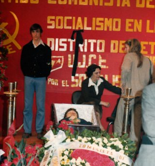Se cumplen 45 años del asesinato de mi camarada Andrés García, militante de la @UJCE_cc  por una banda de fascistas. Ni olvido, ni perdón.