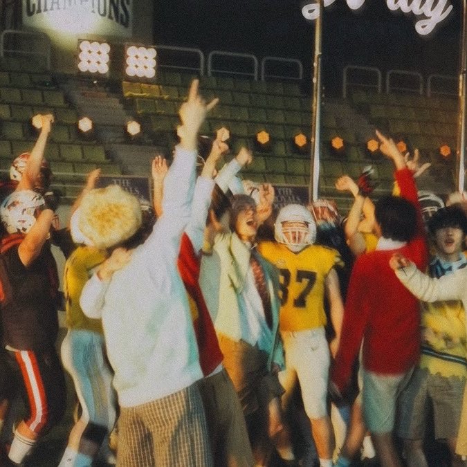 iehyuck's tweet photo. 💌 renhyuck au...

where renjun is an assistant nurse for the university, and donghyuck, one of the university's most prestigious athletes, who falls head over heels (literally...!) for the nurse. https://t.co/oJToZNAR7p