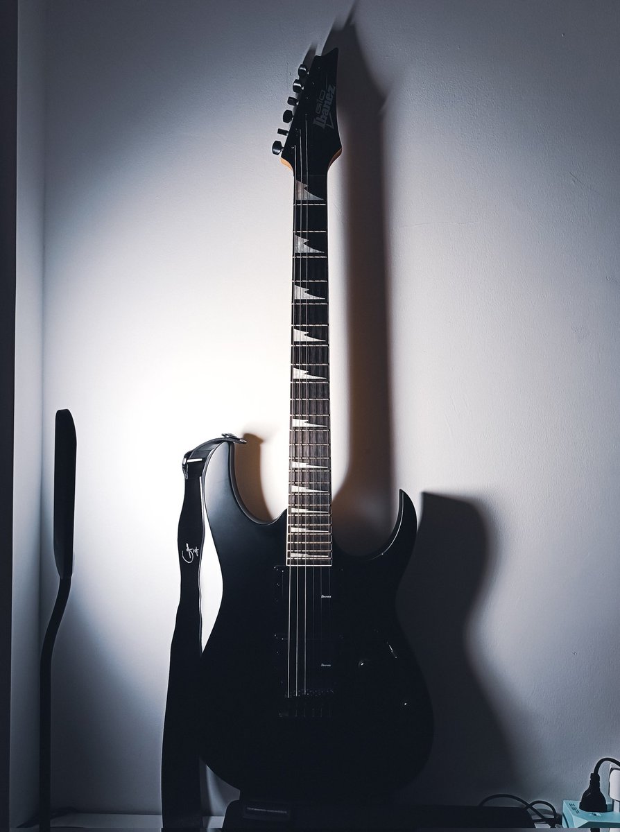 Shadow.

#starlinkmusic #starlink #music #guitar #song #songs #bass #bassguitar #musicband #worldofmusic #yamahaguitar #yamaha #squier #squierguitar #ibanez #ibanezguitar #ibanezgio #electricguitar #drums #dicketitten #rzk #paullanders #rammstein #lifad #metallica #nirvana