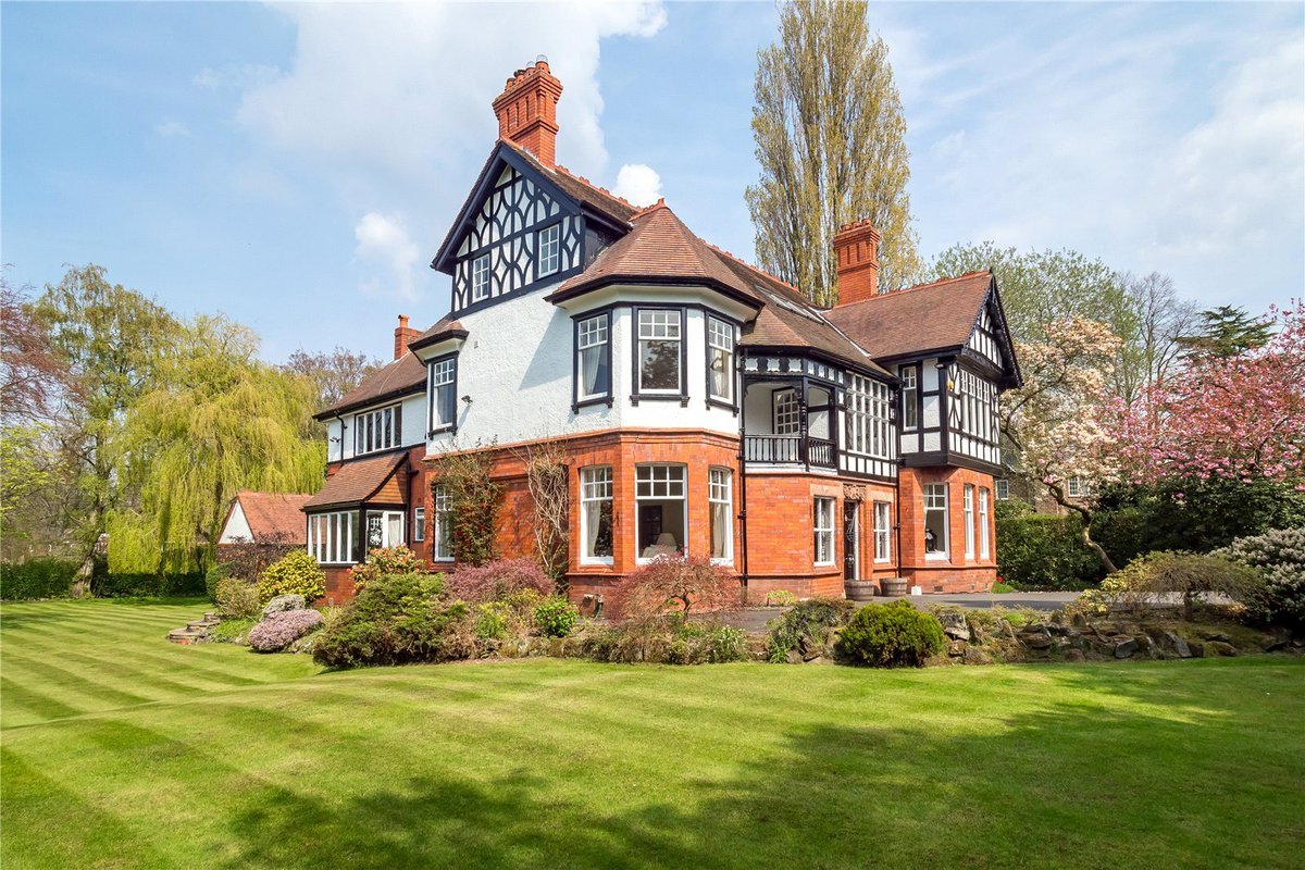 #Hale Located in one of the area's most prestigious roads, Pine House is a particularly attractive #Victorian property offering spacious accommodation in over half an acre. New to the market with @JS_Haleoffice with a guide price of £1,950,000. jackson-stops.co.uk/properties/190…