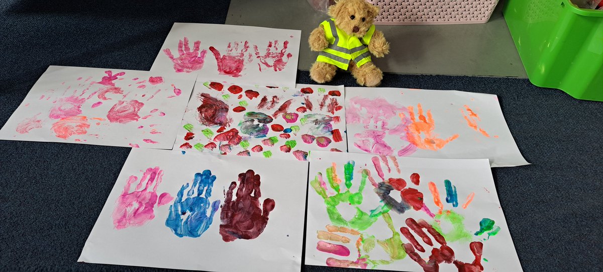 Some great handpainting by pupils at Rockingham Primary School today as part of the BEEPBEEP road safety sessions – Road Safety Ted was suitably impressed! @NNorthantsC @BRAKE @RockinghamPri