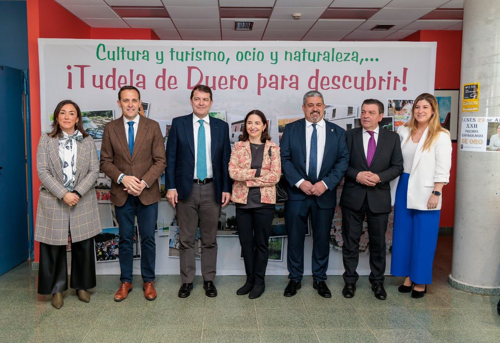 🏆 Tudela de Duero otorga el Espárrago de Oro a Elena @ArzakRestaurant. ➡️ El presidente @Conrado_Iscar junto con el presidente de la @jcyl @alferma1 y el alcalde @osrohe1975 participan en la entrega del galardón. La marca de garantía Espárragos de Tudela parte de nuestros…