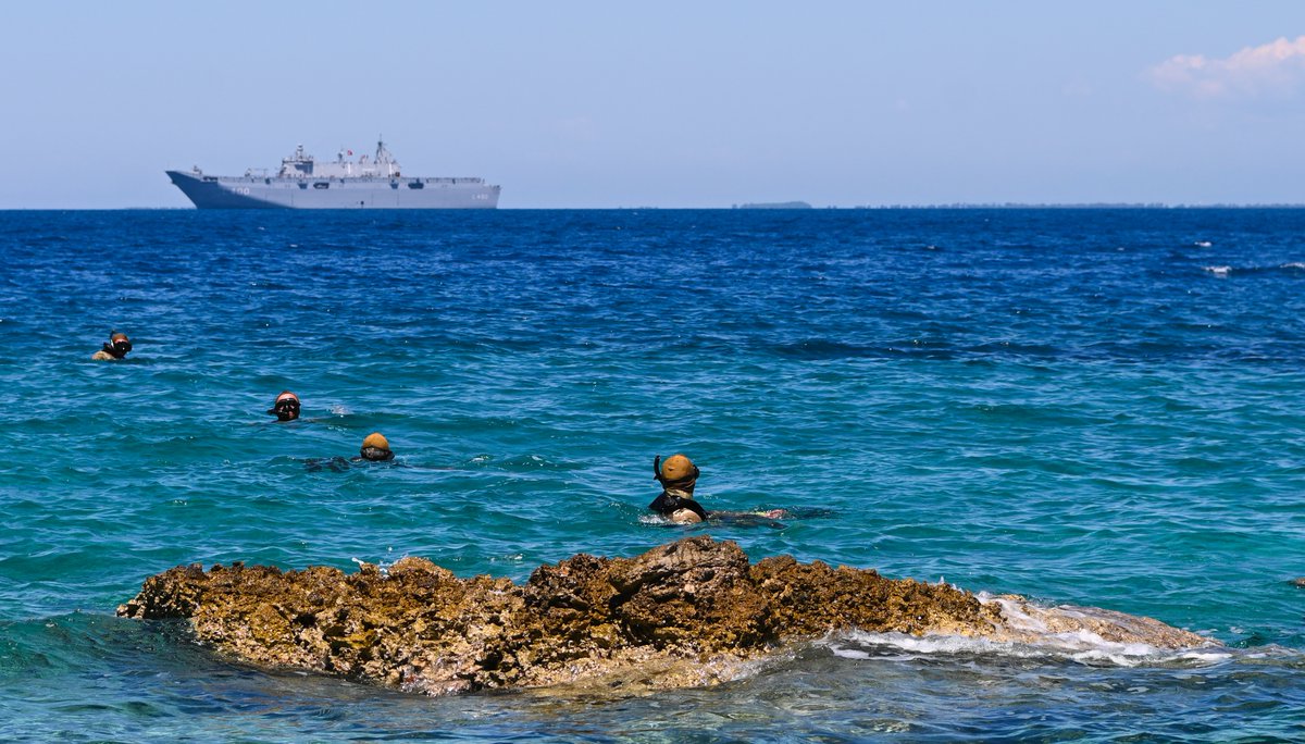 In a display of tactical proficiency, Turkish marines deployed to conduct a critical beach reconnaissance operation on Sazan Island 🇦🇱, leaving no grain of sand uninspected.

⚔️ Vigilance Activities like #NeptuneStrike provide a decisive platform for #NATO Allies to synchronize a