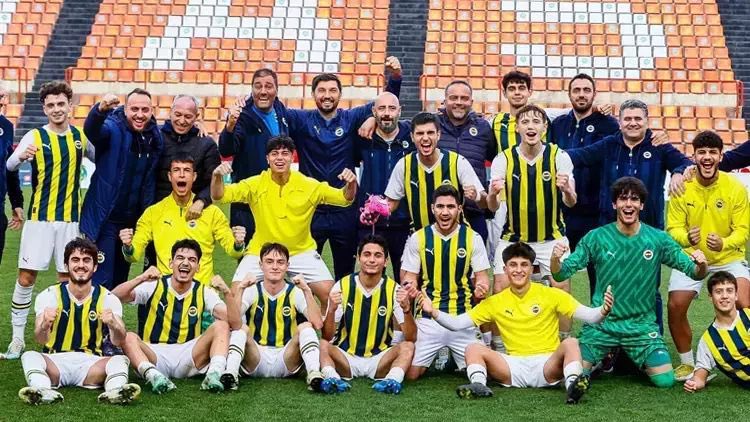 Çubuklu formamızı yıllarca başarıyla sırtında taşıyan, Fenerbahçemizin geleceği Futbol Akademimizin u19 Takımının Teknik Direktörü Semih Şentürk’ün doğum gününü kutlar, sağlıklı, mutlu, başarılarla dolu yıllar dileriz 💛💙