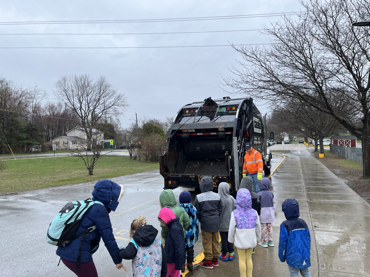 Exploring the World of Garbage Trucks! 

From understanding the importance of waste management to gaining insights into the daily routines of these essential workers, it was an educational experience like no other.

#CommunityEducation #HandsOnLearning