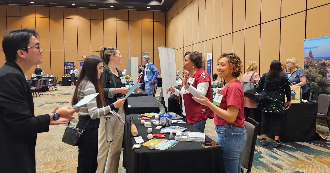 M.T. Hickman took her students to connect with industry at the Dallas Fort Worth  Association Executives (@DFWAE) Association Day. Our students introduced speakers, participated in the trade show, and enjoyed the amazing educational sessions. #untcmht #unthospitality @untatfrisco