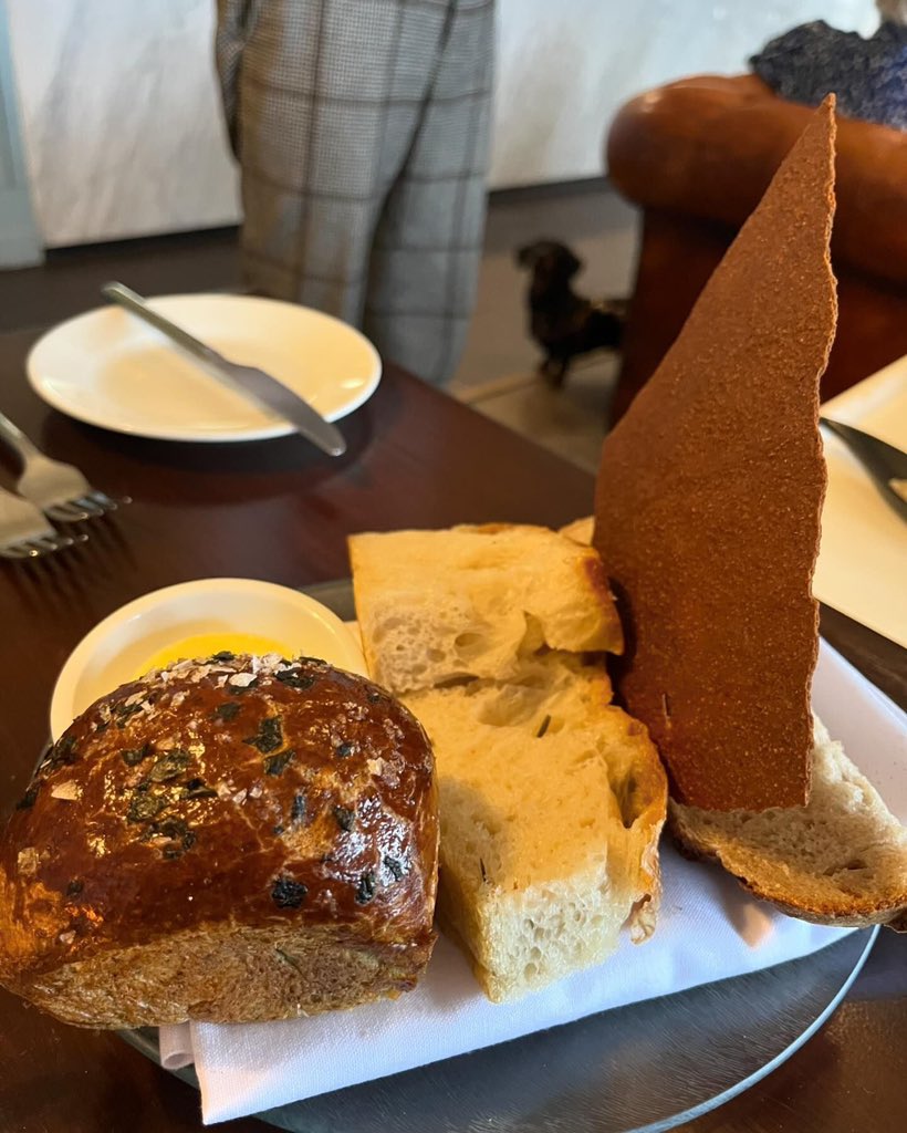 TitchwellManor's tweet image. Starting the new week in style with bubbles and utterly delicious dishes 🥂 🍽️ 

Wonderful photos shared by our good friend Mark Poynton.

#aahospitality #aaguide #michelinguide