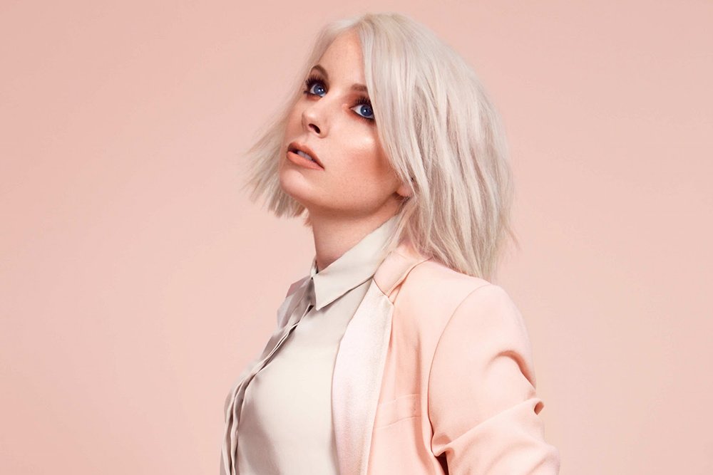 #NowPlaying Jump by @littleboots #listen at hothitsuk.com & tunein.com/radio/HotHitsU… @TuneIn
 Buy song links.autopo.st/eoxg