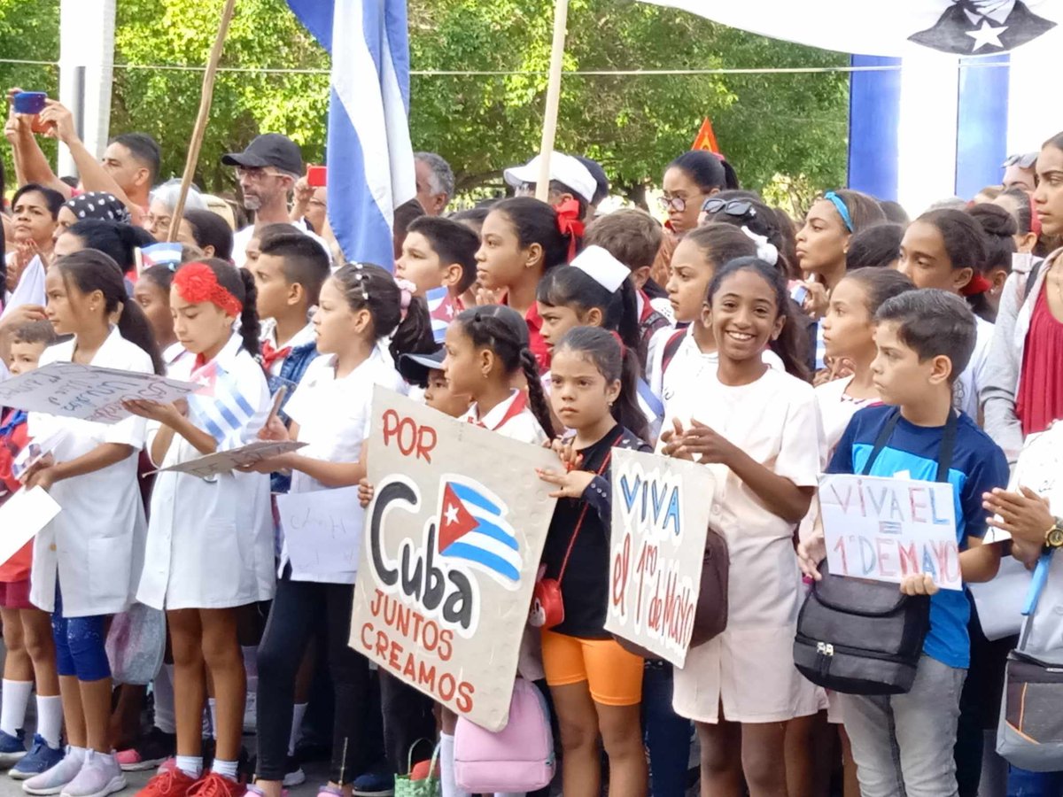 Desde la sede del Comité Provincial del @PartidoPCC se celebró el día internacional de los trabajadores #1Mayo #UnidosXCuba #ProvinciaGranma @YudelkisOrtizB @DrRobertoMOjeda @Yanet