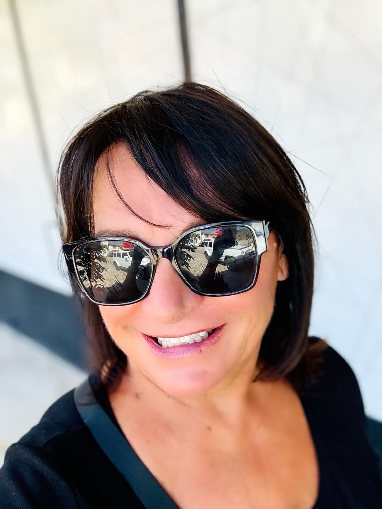 DebMacdonald's tweet photo. Back in my early 20s, I immersed myself in personal growth. The first course I attended was called The Master Key Program. I now know for sure that all of the work I did on myself directly affected my success in my personal and business life. 😎 https://t.co/PKYuF3BbIX