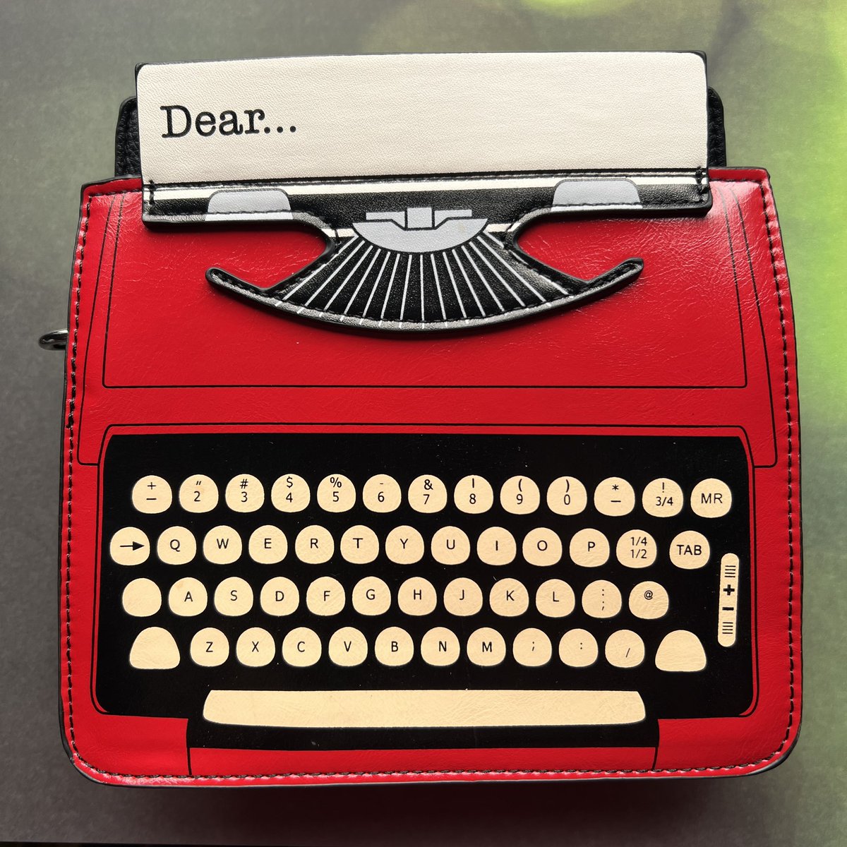 Who doesn’t love a typewriter? I’m giving away a double for subscribers to my newsletter in May - a pen pot AND a handbag to celebrate the completion of my 22nd book!! Are you signed up? millyjohnson.co.uk/newsletter/