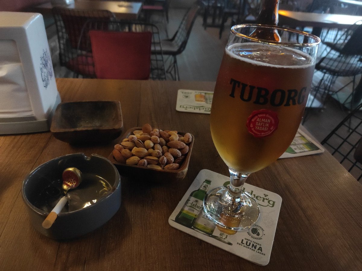 Bu dünya da mutlu olmak istiyorsan 
Ya bahtın güzel olacak 
Ya kafan güzel olacak demiş 
Ünsüz bir şair.