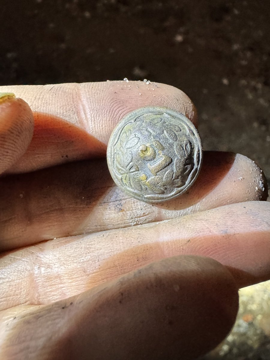 Filthy hand on the #Thames at night holding a just found 19th century regimental #button from the uniform of a soldier of the 51st (2nd Yorkshire West Riding) Regiment of Foot. Wonder if he got in trouble coming back to barracks without it... #mudlarking