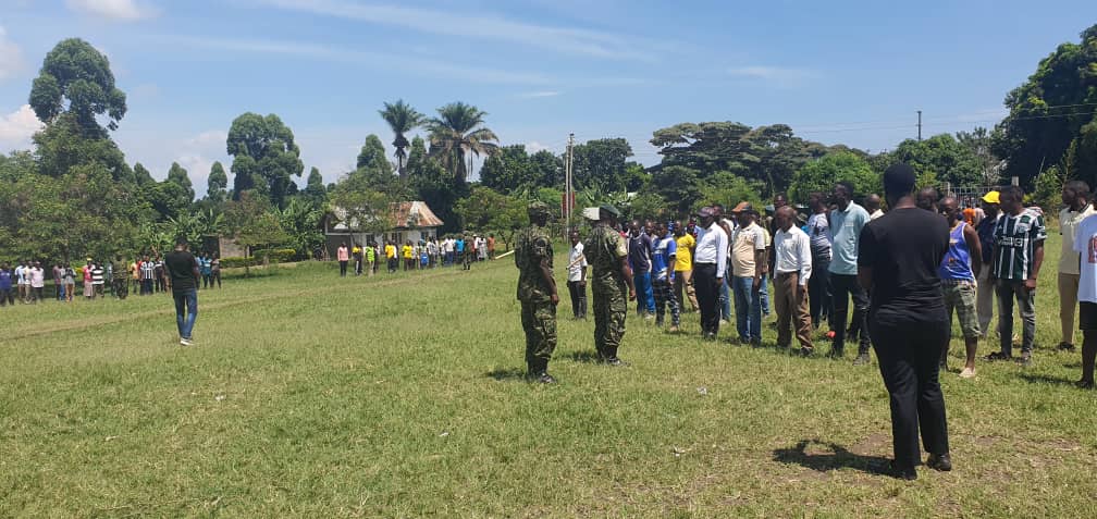 whatsdownUg's tweet photo. The Assistant RDC of #Busongora HENRY KABIRIRI and his Compatriots and fellow leaders launched the 7 days National guidance training of youths in Kasese today. @AsiimweJago
@Sarakiyimba @SarahKagingo @BadruAbaho @enyalujulius1 @byamanywohaj @etesotgab @kirunda_faruk @NRMOnline https://t.co/PQgVySxJdm