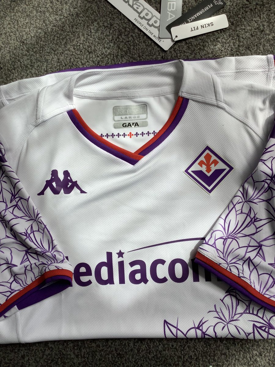 Latest addition from @classicshirts the beautiful fiorentina away shirt 🇮🇹🇮🇹