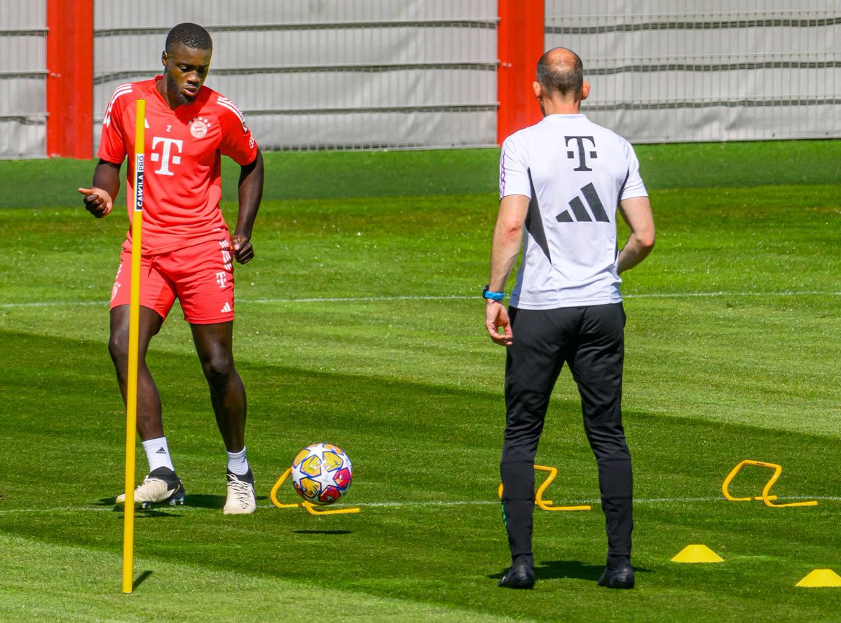 Dayot Upamecano (ankle) had an individual training session alongside fitness coach Dr. Holger Broich [📸 @vcatalina96]