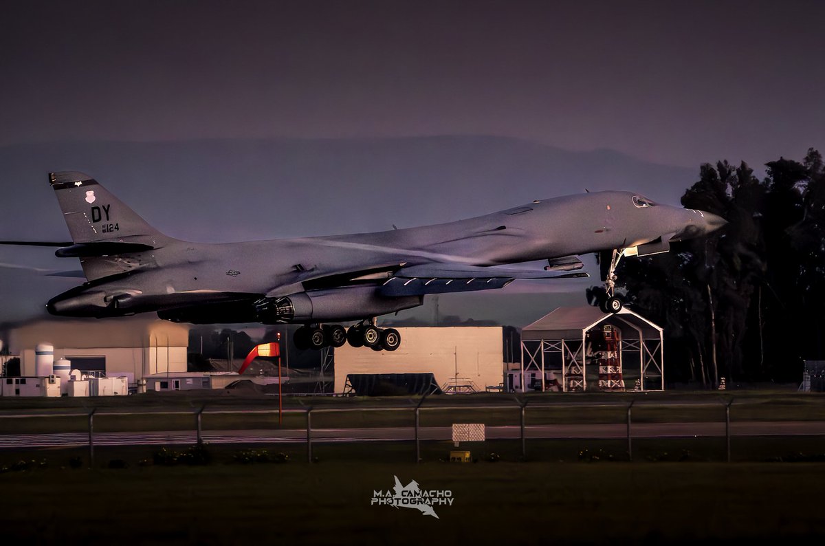 Casi se me escapa, pero se consiguió!
B-1B Lancer visto y escuchado!!!

@usairforce 

#B1 #Lancer #bomber #supersonic #USAF #Aircraft #avgeek #moron #OTAN #aviation #nikon