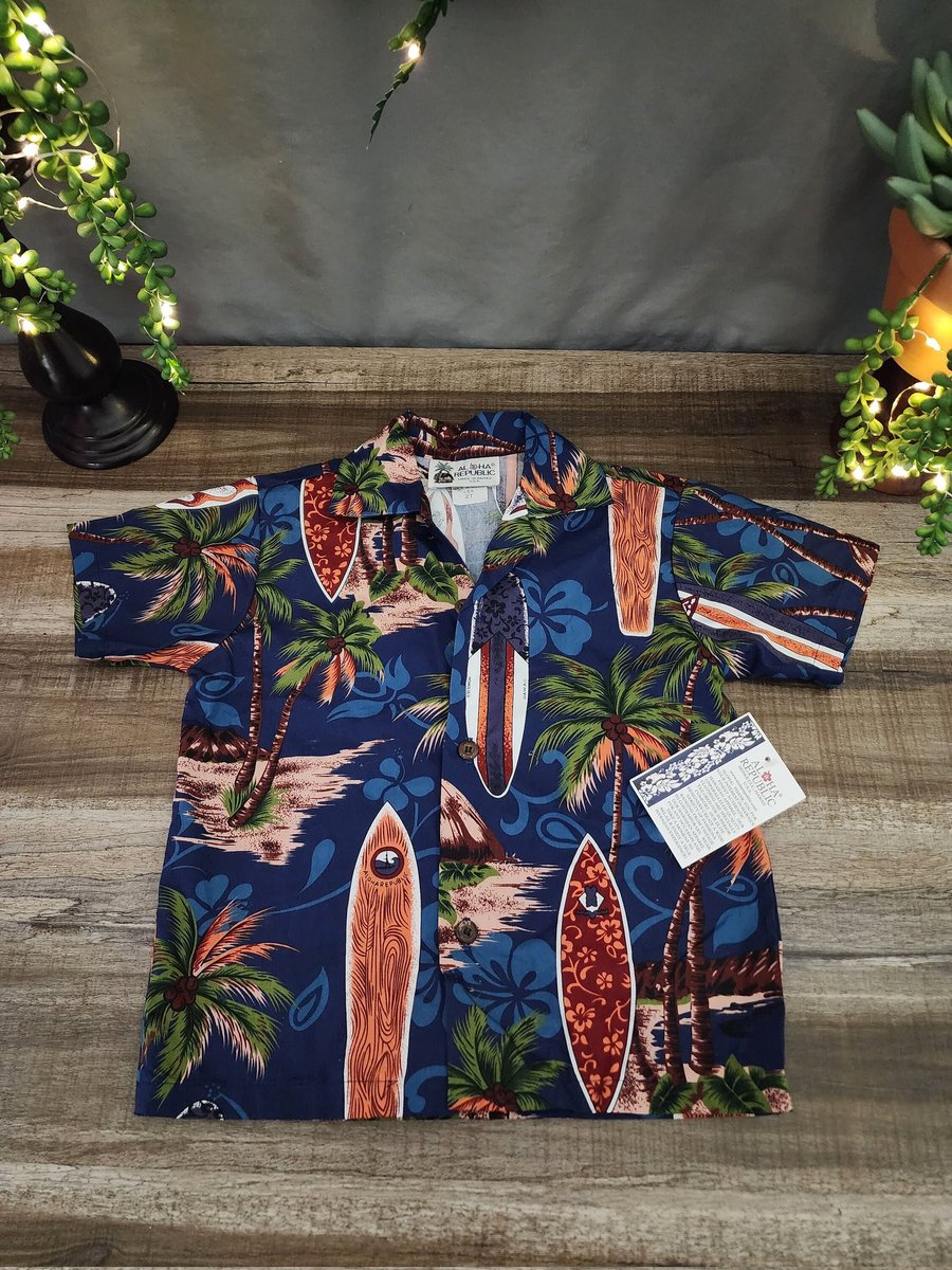 #PennyLaneTreasures #Hawaiianshirt #vintageshirt #vintageHawaiianshirt
pennylanetreasures.etsy.com/listing/167945…