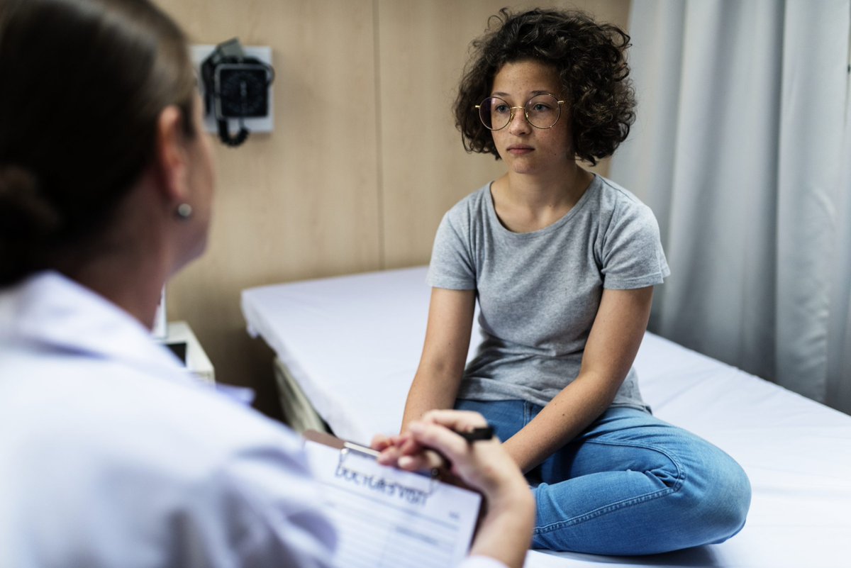 Gender + age are most frequently assessed risk factors for adolescents repeatedly going to emergency departments for #MentalHealth care BUT the evidence supporting this relationship is inconsistent🧐 Read new scoping review tinyurl.com/2fyrd6d6 News tinyurl.com/msp8784d