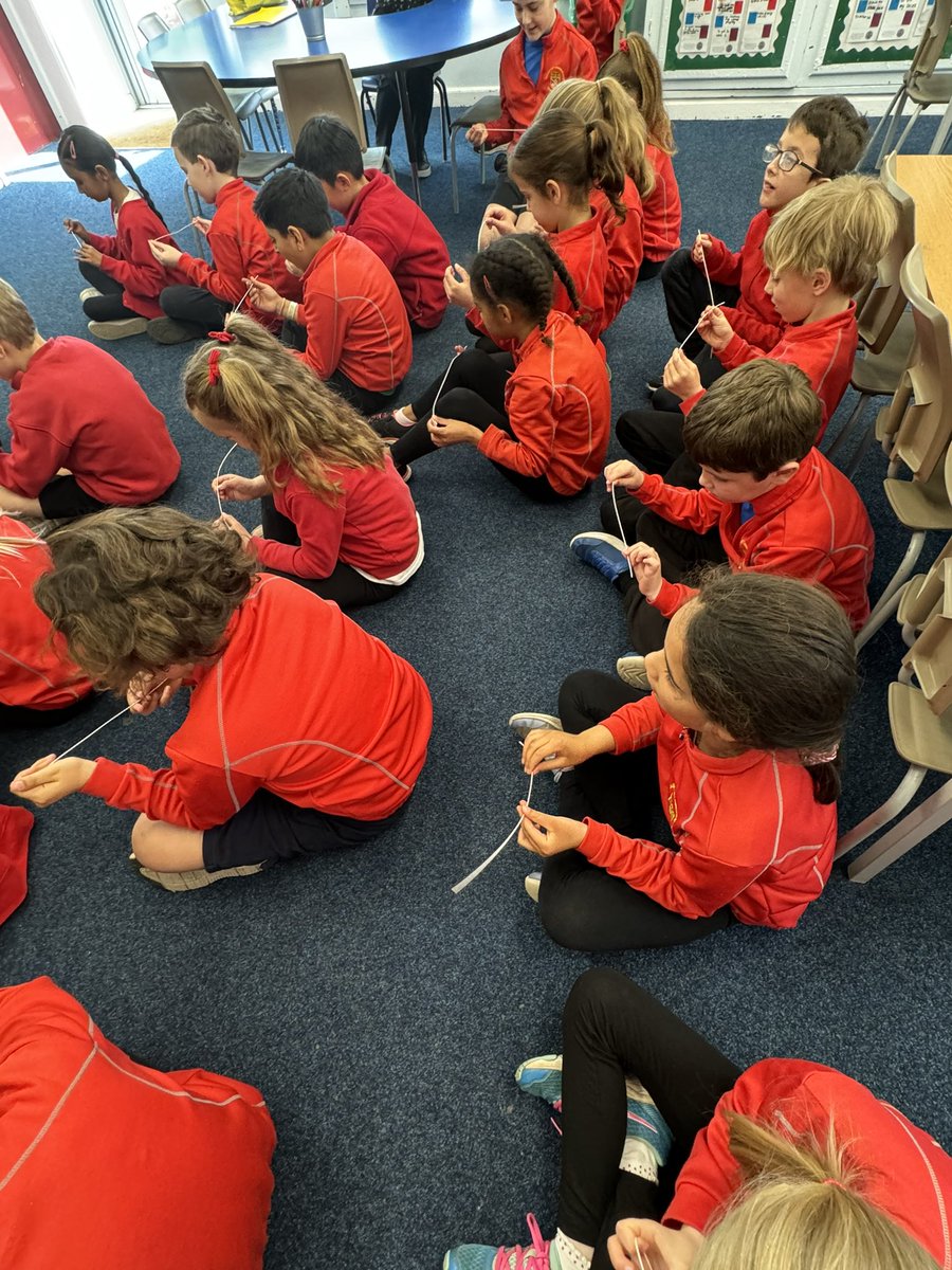 MrsBrown3EB's tweet image. #3EB had a fantastic start to #WorldofWorkWeek with a visit from Madeleine who talked to us about her job in aerospace! ✈️ 🚀 🚁 Diolch Madeleine! @llandaffcity