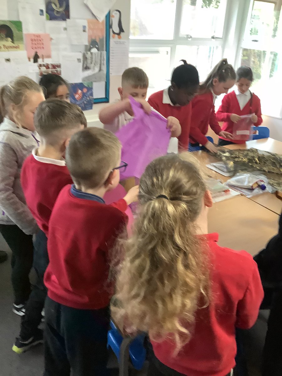 3LM and 3RH have joined forces in Science to investigate which materials are opaque, translucent and transparent. #becooperative #becurious @thrivetrust_UK #yr3science