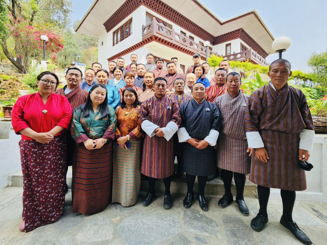To build safe, inclusive communities, @theGEF & UNDP-supported “Advancing Climate Resilience of Water Sector” 🇧🇹 project conducts awareness training on grievance redressal mechanism & gender-based violence prevention for Punakha district & local officials & project beneficiaries.