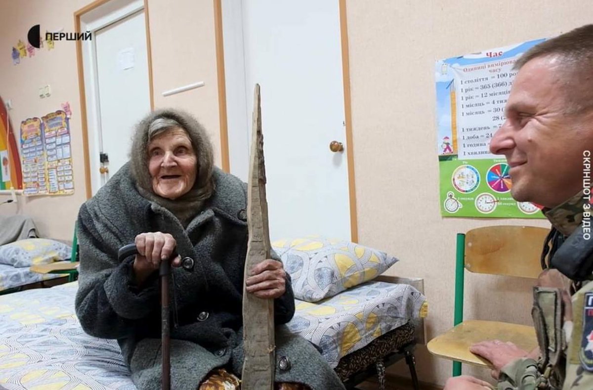 Gerashchenko_en's tweet photo. This is 97-year-old Lidiia Stepanivna. She walked 10 kilometers to get out of the occupied part of the village of Ocheretyne, Donetsk region.

Mrs Lidiia walked the whole day without food or water. She came under heavy fire at least twice. She shared that several times, she fell down, slept, then woke up and started walking again.

In the evening, our military found her. The "White Angel" police crew took Lidiia Stepanivna to a shelter for evacuees, where she received all the necessary assistance.