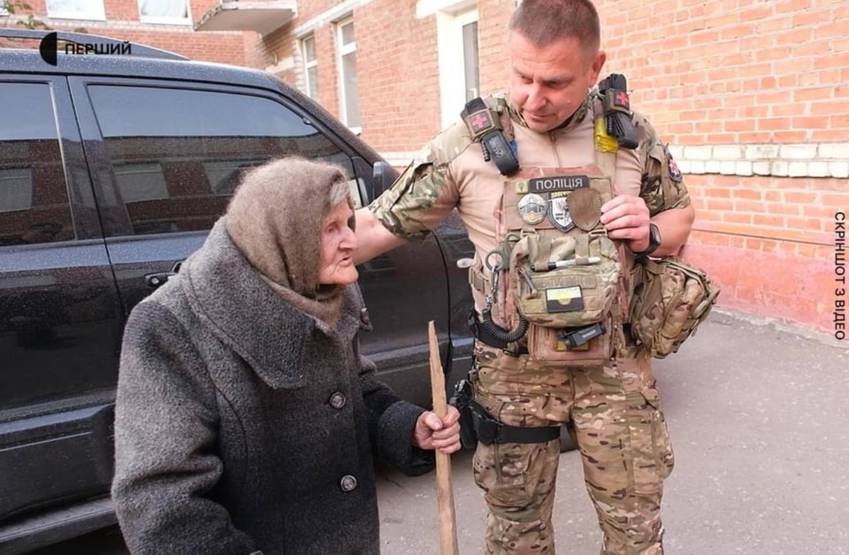 This is 97-year-old Lidiia Stepanivna. She walked 10 kilometers to get out of the occupied part of the village of Ocheretyne, Donetsk region. Mrs Lidiia walked the whole day without food or water. She came under heavy fire at least twice. She shared that several times, she fell…