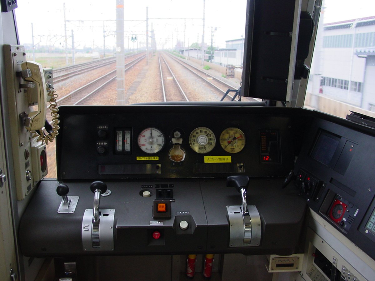 男の子ってこういうのが好きなんでしょ 電車の運転台（JR西日本