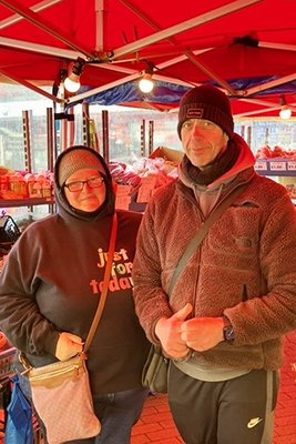 🐾 Celebrate National Pet Month at Tamworth Market with Paws & Claw! Meet Sharon and Darren, our pet stall traders for 23 years, offering everything from pet bedding to tasty treats! 🐶🐱 Find them at St Editha’s Square every Tues and Sat! #NationalPetMonth #TamworthMarket