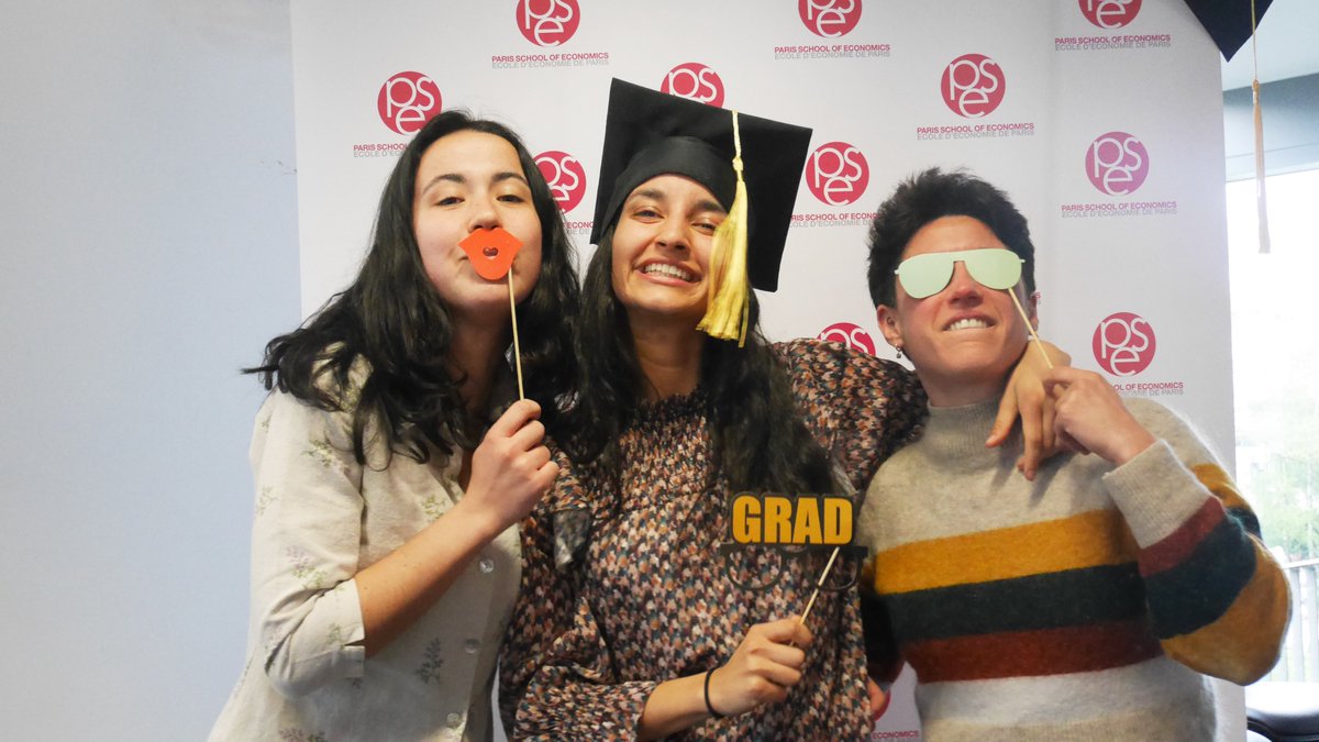 🎓 Graduation Ceremony 🎓 Last week was the #graduation #ceremony for the 2022-2023 SIA students at the École des Ponts ParisTech and at the Paris School of Economics. Congratulations to our graduates, we wish you all the best!🎉 👉 parisschoolofeconomics.eu/en/teaching/ma…