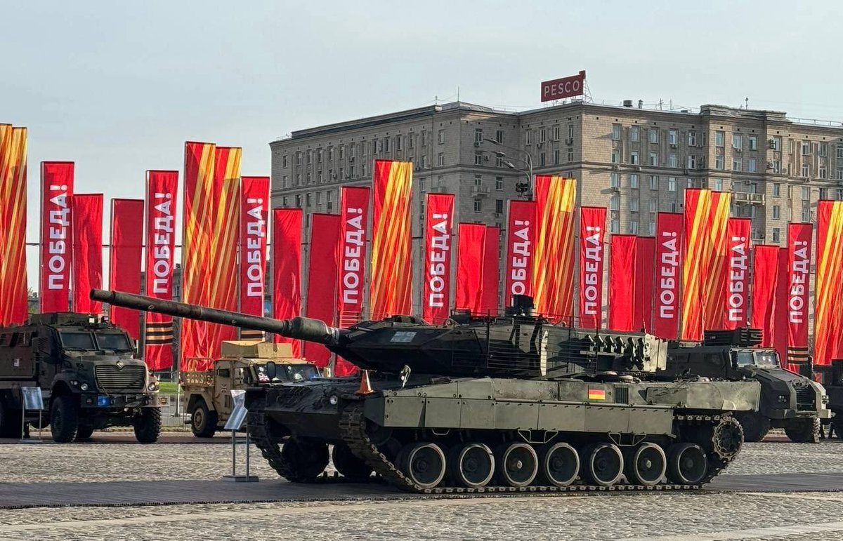 Yur20Yuri's tweet photo. Moscow opens an exhibition of NATO and Ukrainian equipment for tourists https://t.co/z1kMNc7pjs