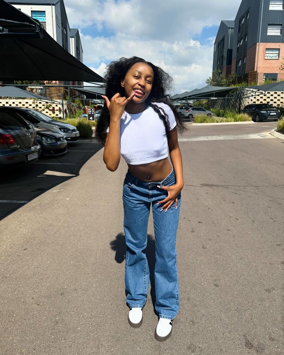 Big Brother Mzansi Season 4 Finalist Zintle Mofokeng is bringing the heat with her latest Instagram snap😍🔥

@_zintlezee_ #Brieflyza #bbmzansi