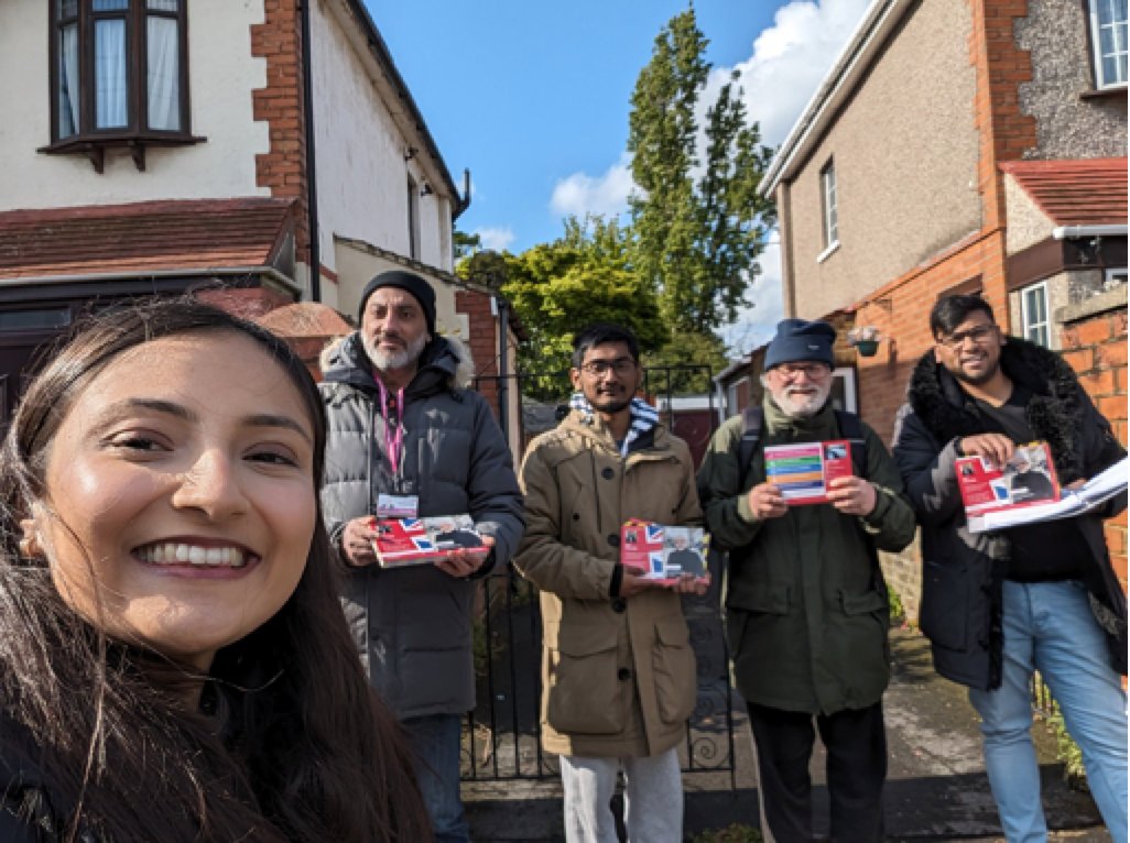 Belated photo from our canvassing session yesterday. The residents of Dawlish Drive are firmly behind @SadiqKhan @Guy__Williams & @LondonLabour. Bring on May 2nd!