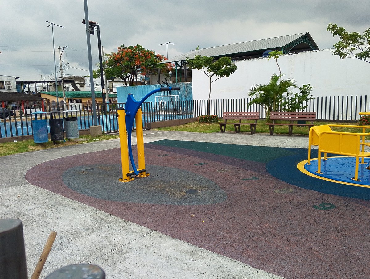 Se necesita la reparación de los juegos infantiles del parque ubicado en el área comunal de Sauces 1. Atrás de la escuela Fiscal Manuela Cañizares. @GyeResponde @alcaldiagye @goberguayasec @Presidencia_Ec @RTS_LaNoticia @comunidadgye @24HorasGYE