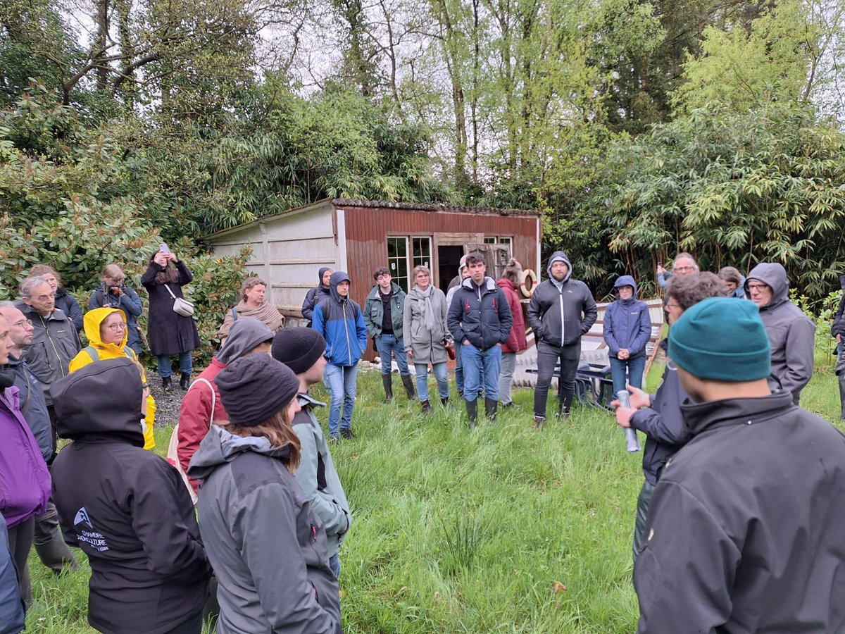 𝙋𝙖𝙧𝙩𝙣𝙚𝙧 𝙢𝙚𝙚𝙩𝙞𝙣𝙜 𝘽𝙚𝙡𝙜𝙞𝙪𝙢
Next stop was Griesbroek. About restoration of hydrology and natural processes in a heavily influenced area. They went from a highly anthropogenic situation with illegal villages and ponds to nature restored peatland. 
#peatlandsmatter