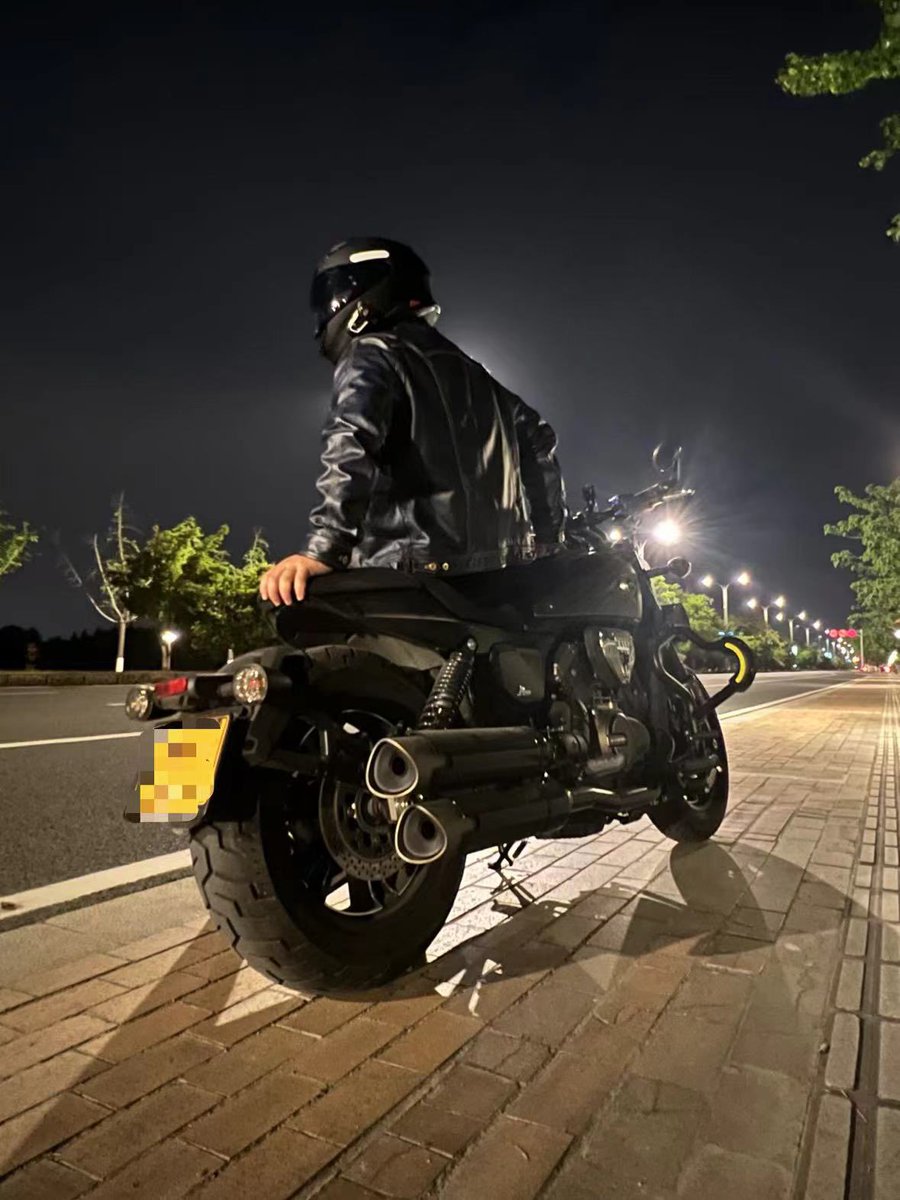 DominateOcean's tweet photo. 夜骑 https://t.co/KTLbVFdxkT