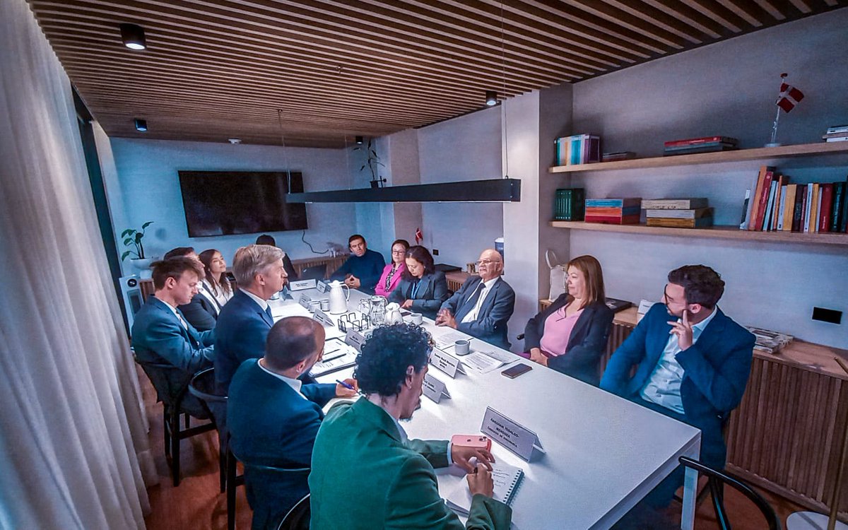 El director general de @invimacolombia y el embajador de Dinamarca en Colombia @DKAmbColombia se reunieron para afianzar relaciones diplomáticas y fortalecer la cooperación entre ambos países. #CooperaciónInternacional