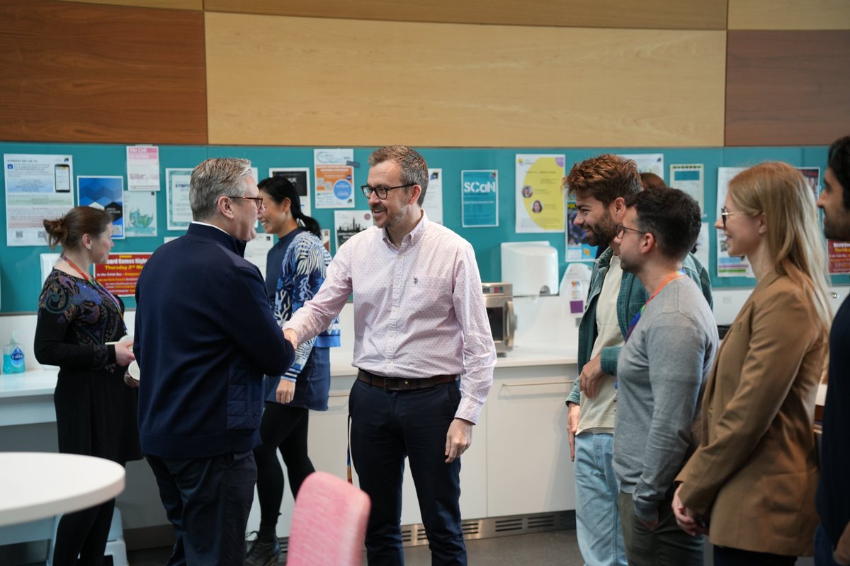 It was a pleasure to welcome leader of the opposition and our local MP @Keir_Starmer to the Crick this morning, where he spoke to our researchers about their work and reaffirmed the need for strong investment in medical research.