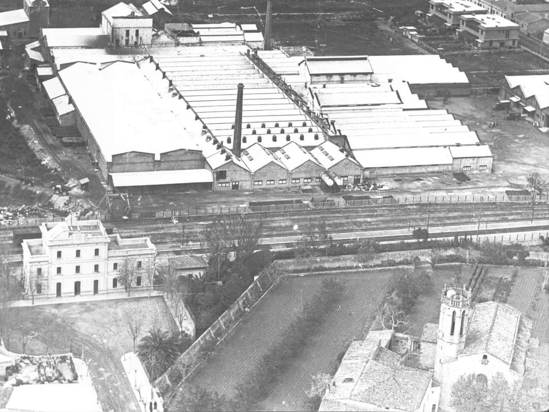 JordiRamos79's tweet photo. 🫨 Quina sorpresa més reveladora! 

Part de la documentació històrica que es va cedir a l’Arxiu Municipal d'#elPrat del Fons de La Seda recull el paper de la fàbrica com a indústria de guerra.

-Poc es diu la feinada que fan des de l'arxiu pratenc👏-

ℹ️ https://t.co/bj37KNKOmg https://t.co/5U9g2h6iWH