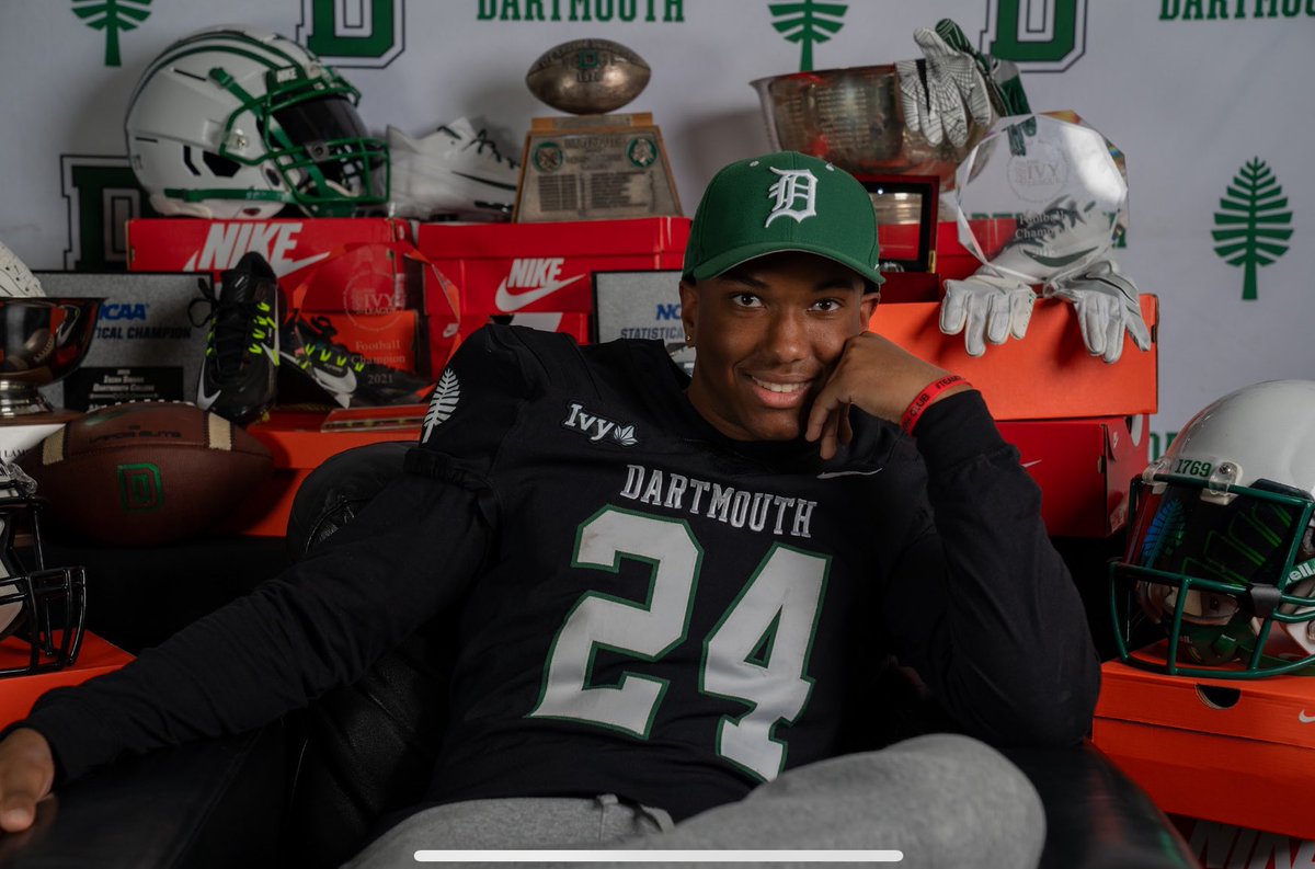 Enjoyed being back at Dartmouth for spring practice. Got a chance to meet with @coach_dobes & @CoachALarkins to learn more about how they develop LBs and DBs. Thanks @Coach_BChapman for the invite.