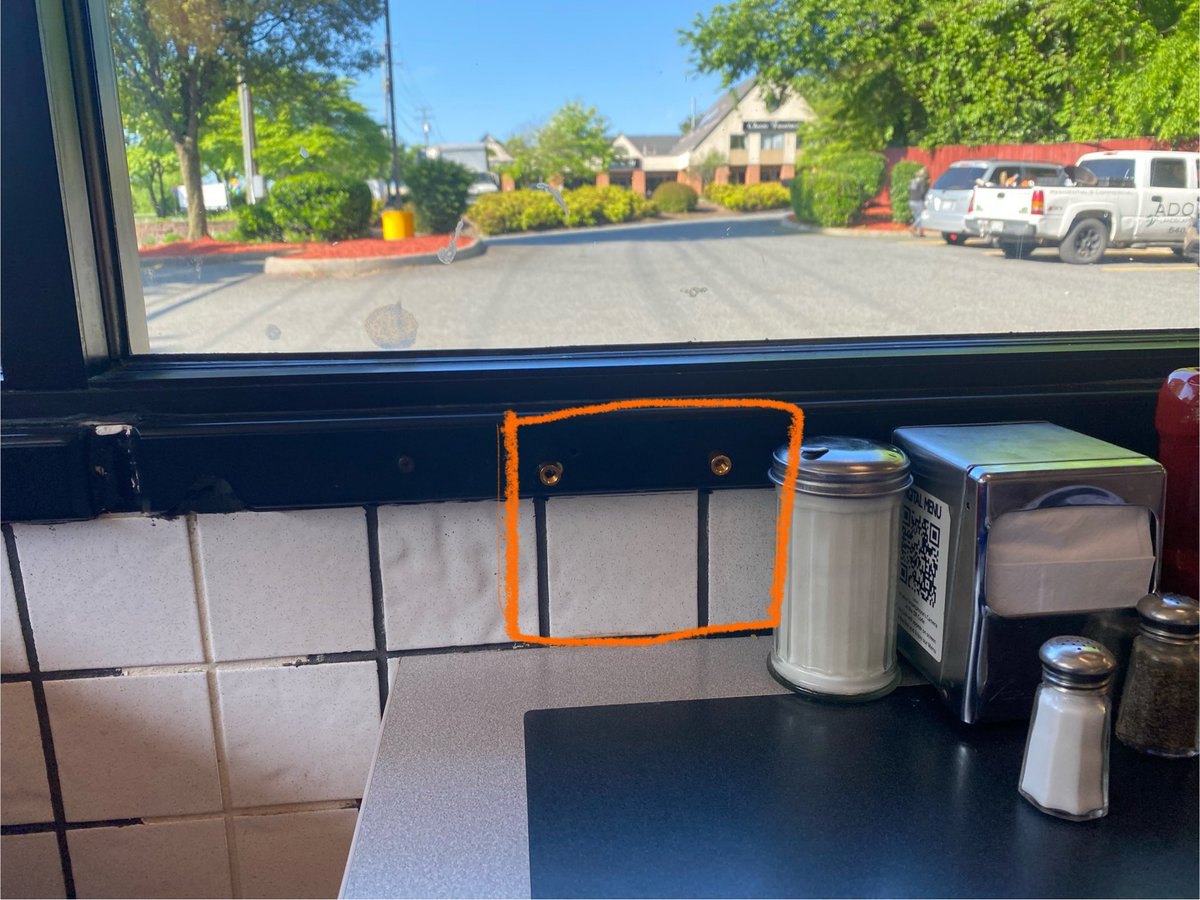 So sorry to see that the plaque commemorating the founding of @Reddit by @alexisohanian at the @WaffleHouse in Charlottesville has been stolen. Please report any info of its whereabouts to @cvillepolice. #GreatAndGood #techtransfer @uva