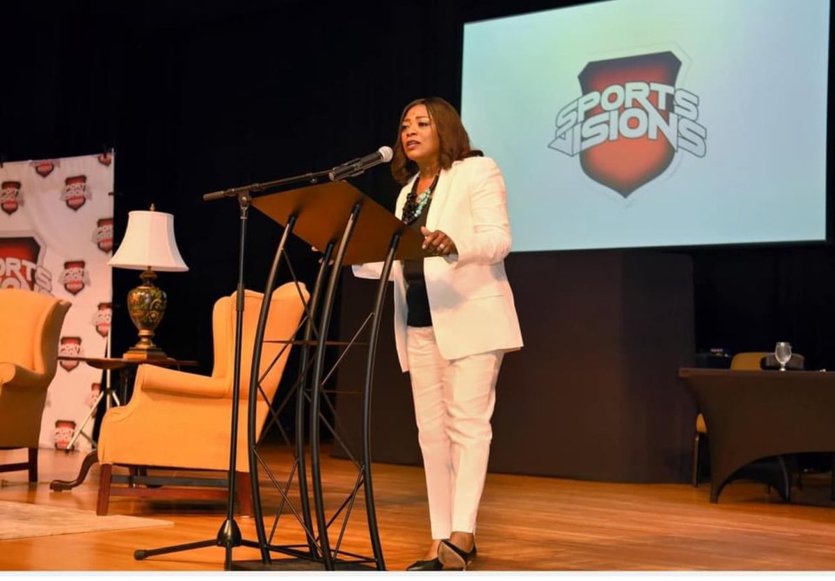 We salutes Roslyn Giles for her exceptional effort emceeing Sportsvisions 9th Annual Female Athletes of the Year Awards Luncheon Thursday, April 18th at St. Luke Ministry Center Columbus, Georgia.
#Sportsvisions #WTVM #WXTX #newsanchor #girlpower #femaleathlete