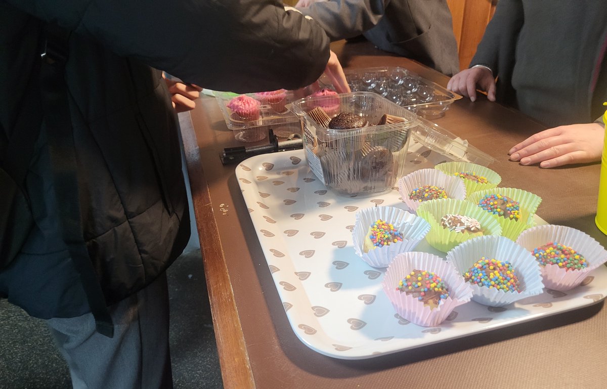 Lots of tasty goodies were on sale this week in our bake sale organised by the Student Council. Thanks to everyone who contributed - the funds will go towards plants, picnic tables and other projects for our school!

#studentcouncil #teamernulf #schoolbakesale