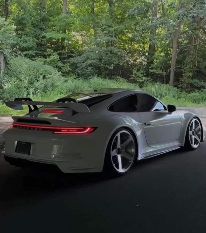 Oscarol95842891's tweet photo. #Porsche 🤍💥 https://t.co/oXvnjbnPsB