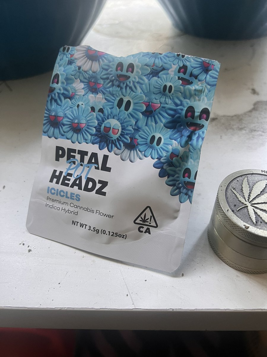 @icy__eyes You know me grinding up some @PetalPotHeadz icicles as we speak💨😶‍🌫️